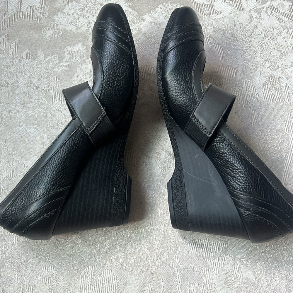 Naturalizer Shoes - Picture 5 of 8